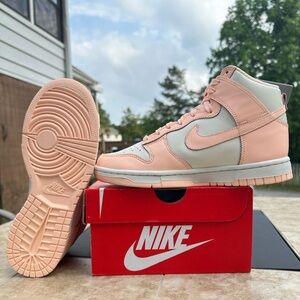 Nike Dunk High’s brand new in amazing condition. Size 6.5